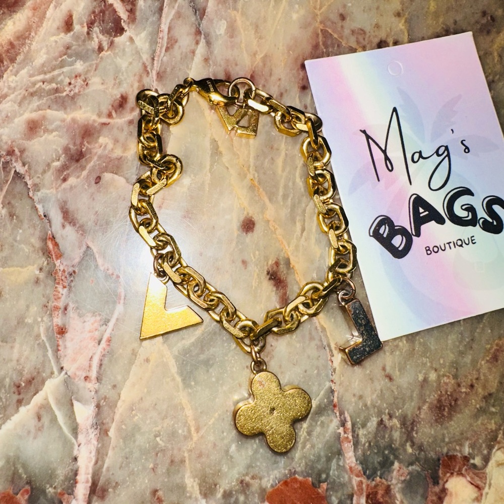 Louis Vuitton: Crystal Love Letters LV Charm Bracelet - Picture 11 of 12